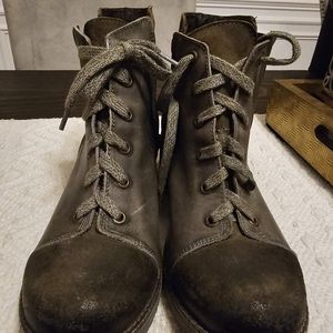 Naot Leather and Suede Lace Up Ankle Boots Groovy Desert